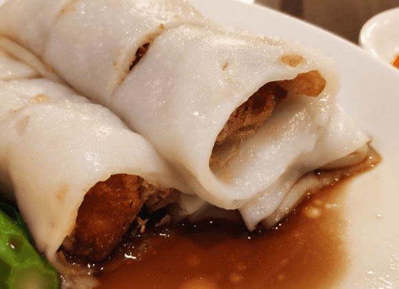 Cheung Fun rice noodle rolls served with sauce